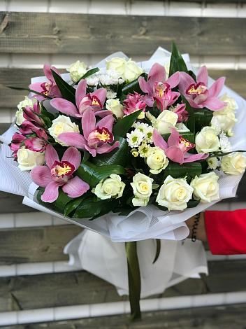 Букет цветов из: Розы и Хризантемы в Шатрово