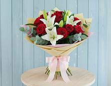 Букет цветов из:  Лилии и Розы в Шатрово