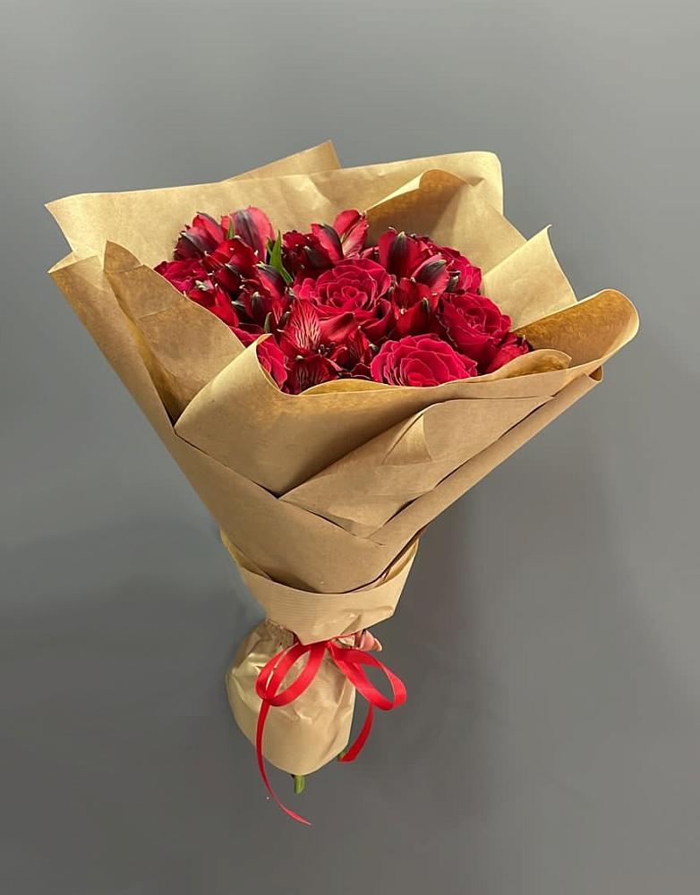 Букет цветов из: Альстромерии и Розы в Шатрово