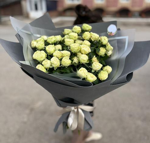 Букет Белые кустовые розы Солинеро в Шатрово