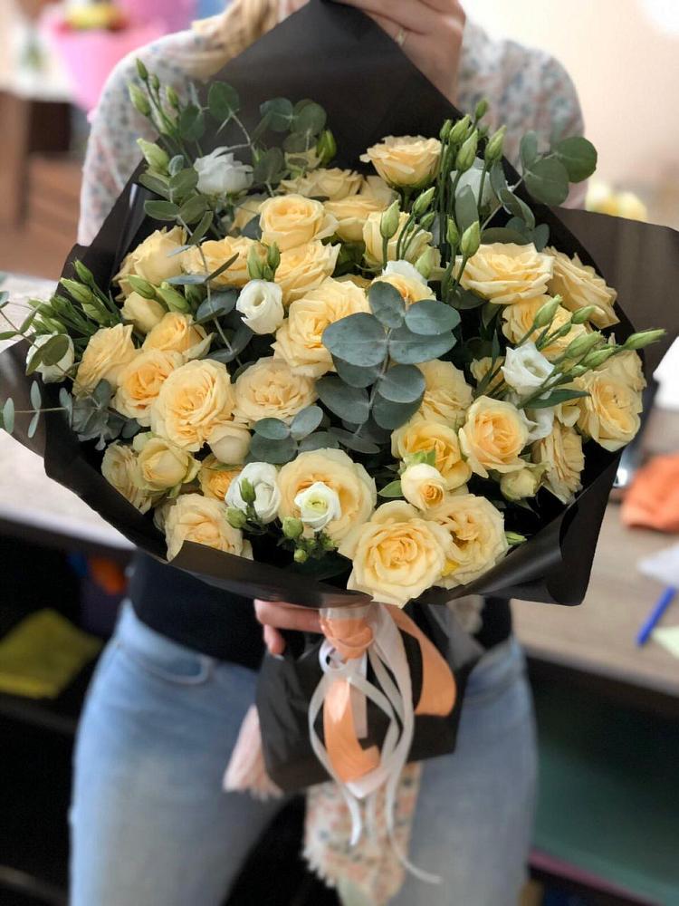 Букет цветов из: Розы и Лизиантусы в Шатрово