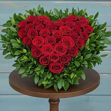 Цветочная композиция из Розы в виде сердца в Шатрово