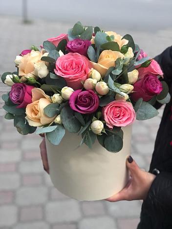 Цветочная композиция из Розы в шляпной коробке в Шатрово
