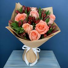 Букет цветов из:  Розы и Альстромерии #REPLACE_PRED# Шатрово