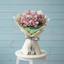 Букет цветов из:  Орхидеи и Розы #REPLACE_PRED# Шатрово