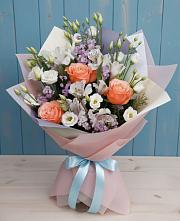 Букет цветов из:  Лизиантусы, Розы, Альстромерии и Гипсофила в Шатрово