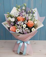 Букет цветов из:  Лизиантусы, Розы, Альстромерии и Гипсофила в Шатрово