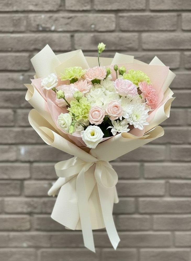 Букет цветов из: Гвоздики, Розы, Лизиантусы и Хризантемы в Шатрово