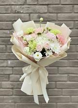 Букет цветов из:  Гвоздики, Розы, Лизиантусы и Хризантемы в Шатрово