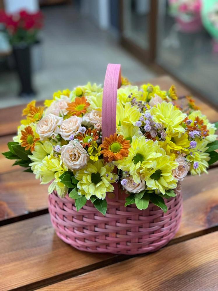 Цветочная композиция из Хризантемы и Розы в корзине в Шатрово
