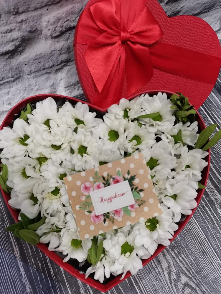 Цветочная композиция из Хризантемы в виде сердца в Шатрово